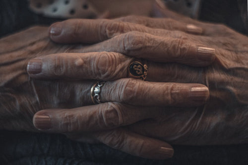 Elderly hands with arthritis — electric jar opener for seniors